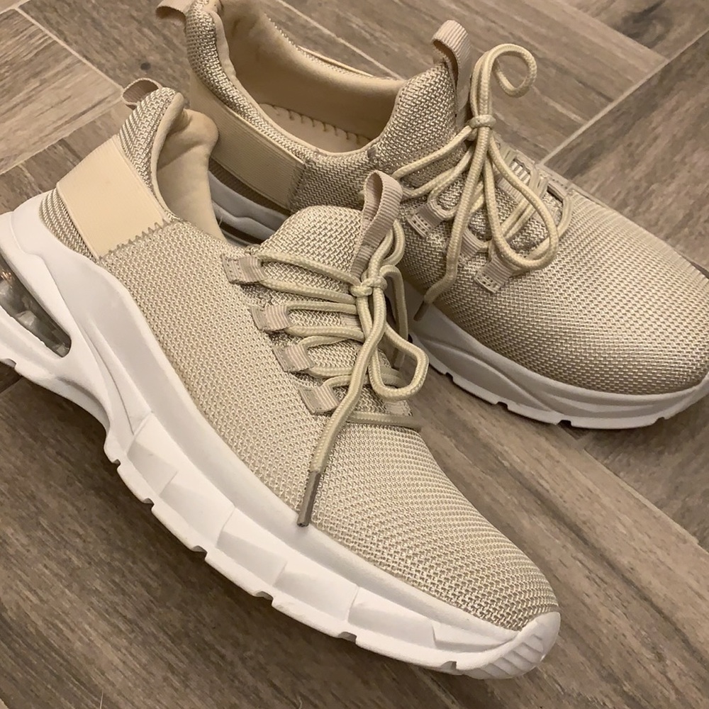 Nude Trainers/Sneakers